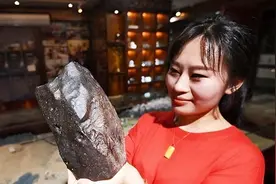 贵州“追星”女孩5年捡800斤陨石，拒天价收购，自掏腰包建博物馆图片
