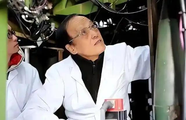 美俄都没攻克的难题，被中国一老头突破，奖励1000万他全捐了