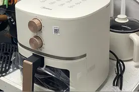 快告诉家人：使用空气炸锅纸一定要避开这种行为，当心“炸锅”图片
