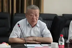 深度｜一场涉资百亿的“买壳”争夺战，最终被鄂尔多斯前首富拿下图片