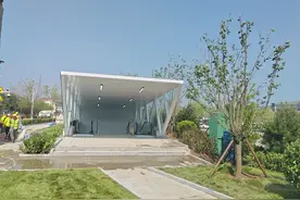 极地海洋世界人行过街通道“五一”前投入使用图片