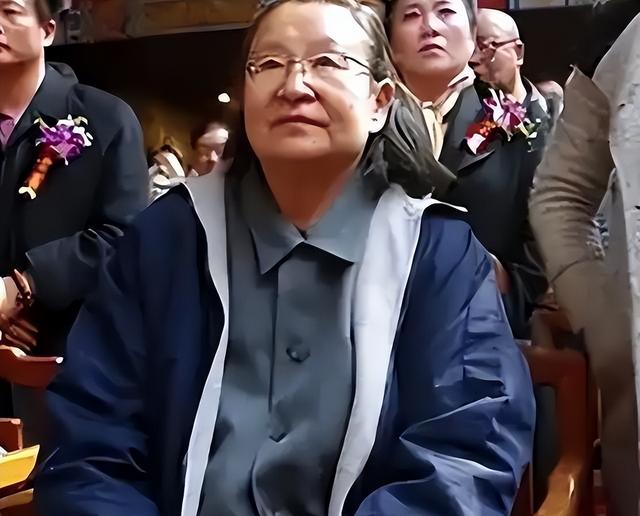 李讷晚年的时候，样貌越来越像毛主席	，买车时老板怎么都不收钱