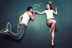 来自2014年李晟手绘与李佳航的情侣写真，太中二了！是他俩的风格图片