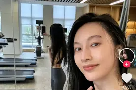 最美女神张俪瑜伽裤展露好身材，70后大叔劳斯莱斯表白，我笑了图片