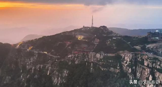 泰山雨后云雾织仙境！泼墨山水里藏着夏日最治愈的奔赴