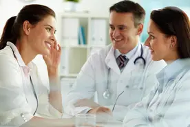 【正经科普】为什么男人的丁丁，普遍偏左？这正常吗？看完就明白图片