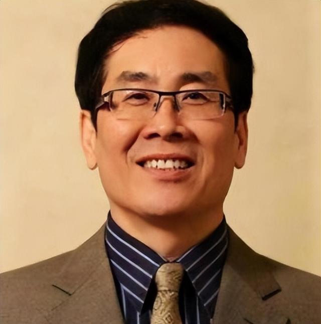 都是豪门嫡长女，把宗馥莉和何超英放一起，差别就出来了