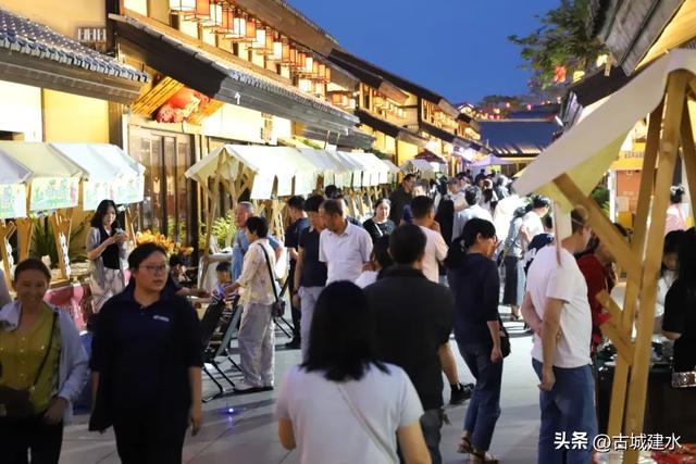 共点篝火、三县狂欢!7.18→8.20!建水、元阳、石屏彝族火把节狂欢指南,每日精彩不重样