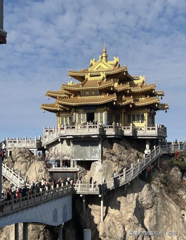 老君山今冬首场雪如期而至，幻化人间仙境