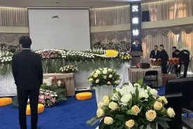 参加葬礼需注意：“四带四不带”，都是什么？千万别做错了！图片