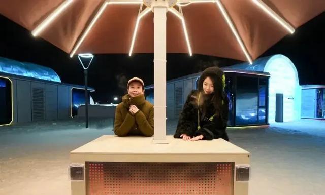 热姜茶、室外暖炉、“冰雪暖堡”齐上阵 严寒中传递浓浓温情