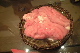 不是，你们还真吃啊？数落一下日本的内脏刺身...图片