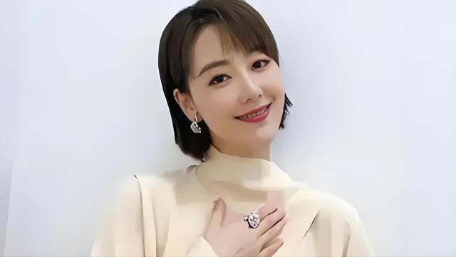 私生活混乱？遭央视“开除”？被传和小尼结婚的她，如今怎么样了