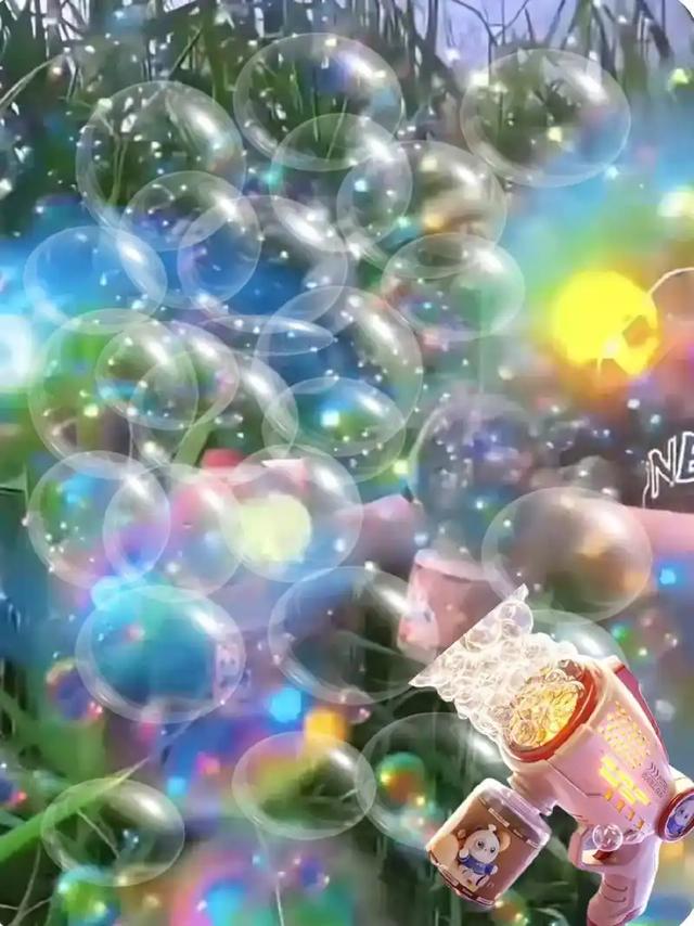 泡泡膜“吞”水流？泡泡新玩法，水流穿膜不破！