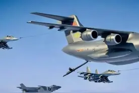 美军彻底慌了！解放军歼10飞越红海上空，2个航母编队都没发现图片