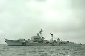 053 型护卫舰再次升级:人民海军舰艇年鉴-1979年图片