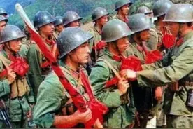 越军洞窟久攻不下，我军喷火兵临危受命，仅用14瓶油料就歼敌过百图片