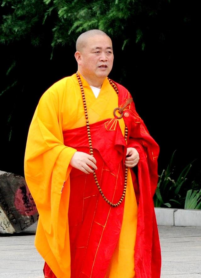 释永信涉嫌刑事犯罪！穿16万的袈裟开18家公司，有多名情人和孩子