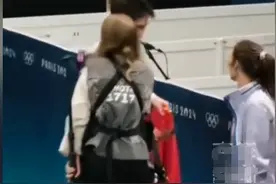 气炸！球拍折断、瑞典女记者故意冲撞国乒新星王楚钦，后续来了图片