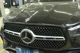 进口奔驰开一年发动机就坏？4S店称“符合三包”，车主：必须换总成！图片