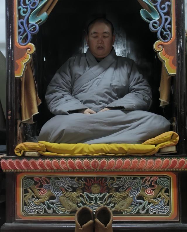 彻底塌了！释永信被查，情妇私生子全曝光，4亿地皮惊呆全网