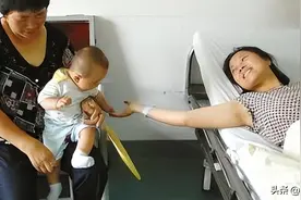 2011年，一位母亲徒手接坠楼女童，如今14年过去，她的现状如何？图片