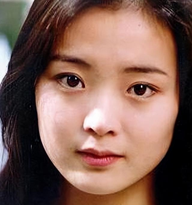 王艳晒19岁儿子近照，球球已经比妈妈高出半个头，长得像妈颜值高