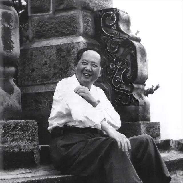 毛主席为何一生不进故宫，终生再未回延安？周总理的谈话道出实情