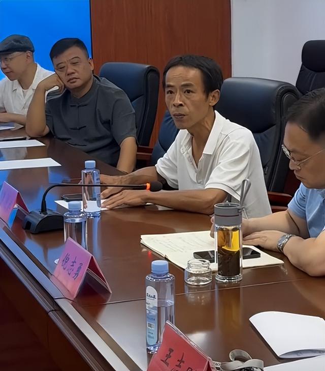 游客排3小时不后悔！鸡排哥把顾客当朋友，景德镇爆火太真实