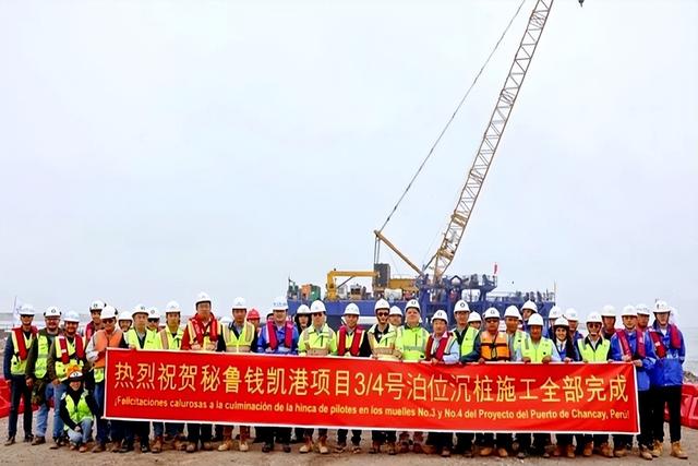 买中国坦克阅兵！用完就退货，如今又想买无人机，中国回四个大字