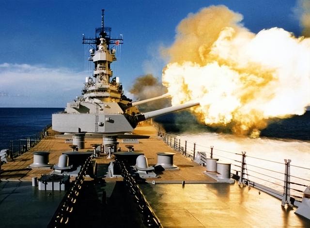 特朗普阴谋难藏！造黄金战舰或是烟雾弹，背后还有更大算计？