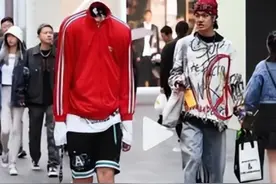 遍地流氓?太古里女网红当众擦边露底裤，真是饱眼福长见识了!图片