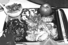 食堂餐盘上的圆形区域，到底是干什么用的？图片