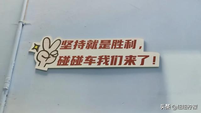 周末,带孩子到商场里的海洋世界玩一玩
