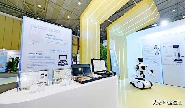 未来智慧养老有多酷？来看看“温江造”机器人大展演→