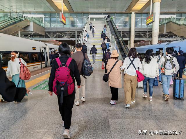 早晨六点出门，下午五点来到了山西地盘最大的城市忻州市