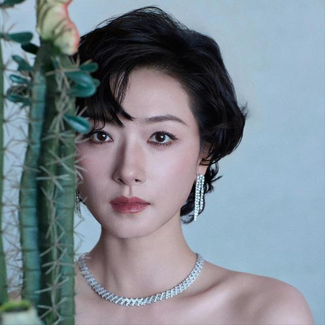 因长的太漂亮，七次拒绝导演“要求”被封杀	，43岁终凭实力拿影后