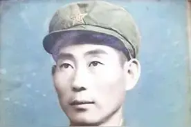 48年。一名解放军腹痛来到一沟渠解手。没想到竟端了敌军一个营！图片