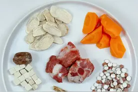 广东养生汤-五指毛桃鸡爪排骨汤 健脾补肺#养生炖汤#图片