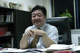 坐牢15年“安徽酒王”死于狱中，曾把自己印在酒瓶上图片