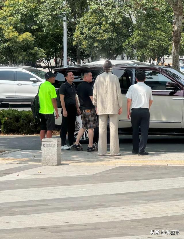 31岁朱婷回河南老家，豪车接送很低调，落选中国女排，她另有安排
