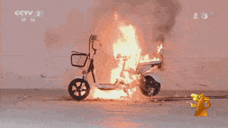 高性能电车频频爆燃，厂家只吹速度不提安全，老百姓能不能买电车