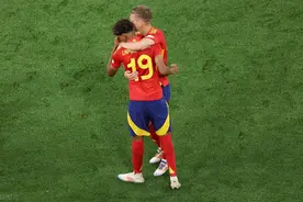 下一个巨星！球王贝利保持了66年的纪录，今夜被16岁的他打破了图片