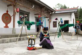 彝族妈妈，不用走出大山图片