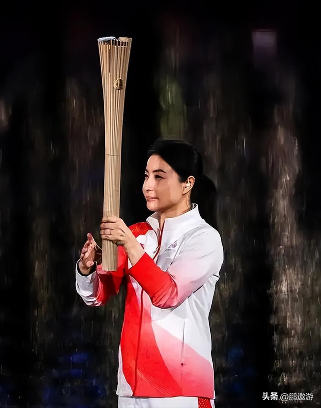 霍震霆没想到，44岁儿媳郭晶晶再次官宣喜讯，让整个阔太圈沉默了