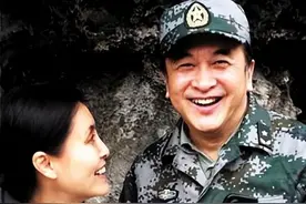 “小品之王”黄宏当年做了两年八一制片厂长就卸任，原因曝光图片