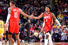 火箭主场135-119取胜湖人，徐静雨：裁判毁了比赛第一节就吹体毛哨，小里弗斯还不够资格当非卖品图片