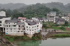 重庆市江津区与綦江区紧邻有座古朴老街，境内还有神秘的军事碉堡图片