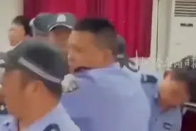 后续！河南一律师庭前遭法警背铐，院长火速道歉，当事人已被停职图片