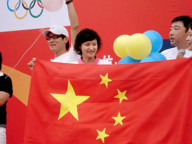 郭晶晶没想到，移居美国惨遭丈夫抛弃的高敏，已走上另一条上坡路